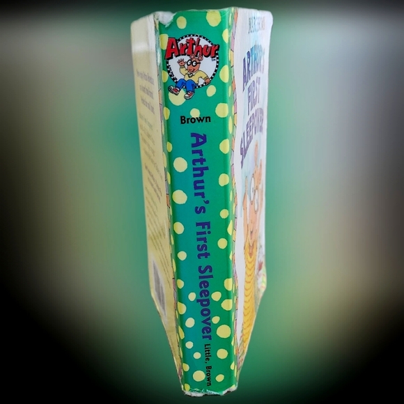 #KB2  Arthur's First Sleepover Children’s Book - Picture 4 of 9